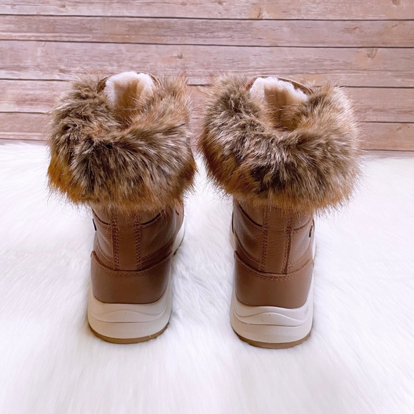 UGG Women’s Adirondack III Tipped Waterproof Chestnut Leather Boots - Picture 5 of 10